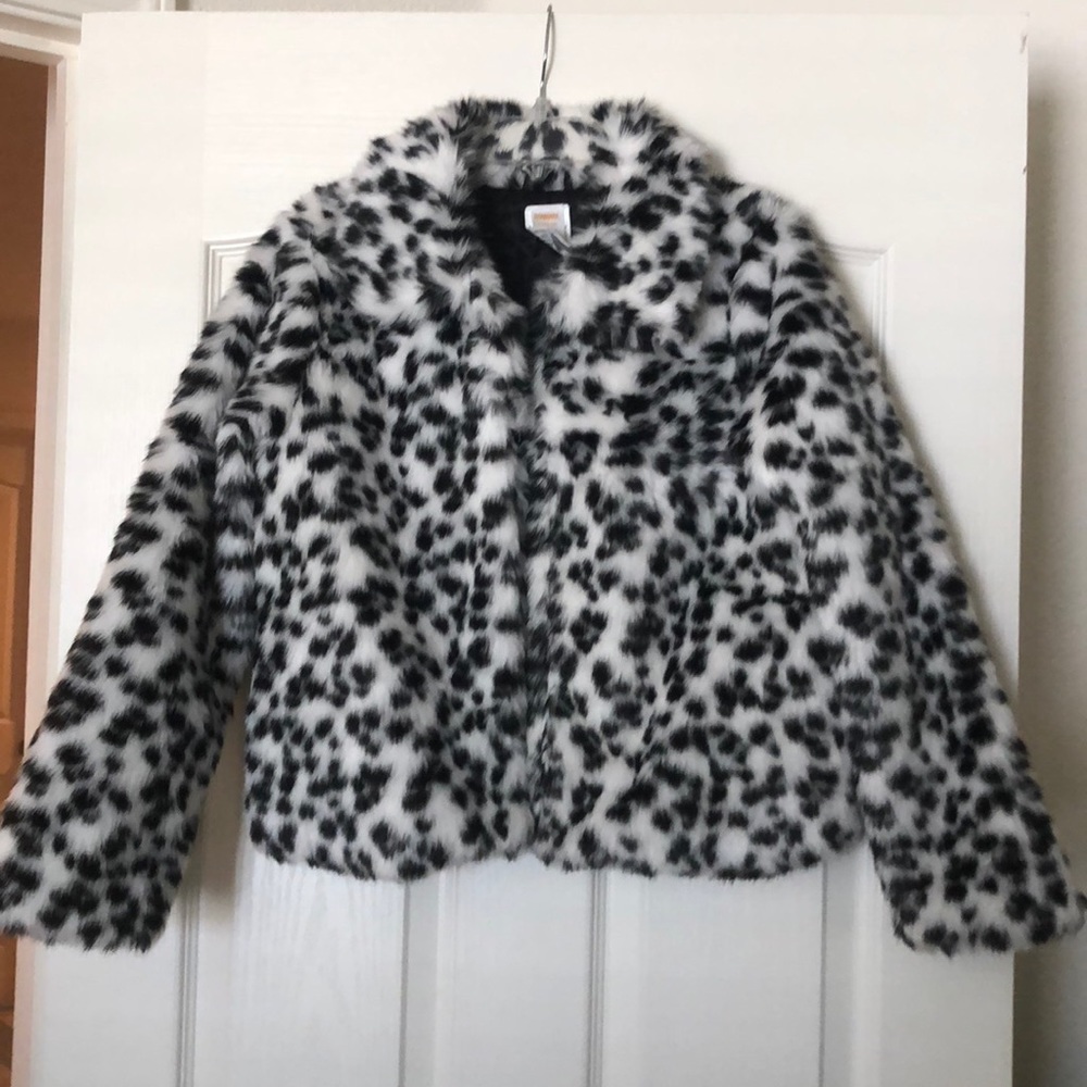 Children’s faux fur coat. Never been worn L(10-12)